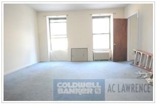 933 8th Ave - Photo 2 of 9