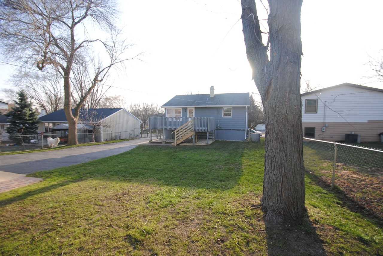 381 Birchwood Dr - Photo 2 of 10