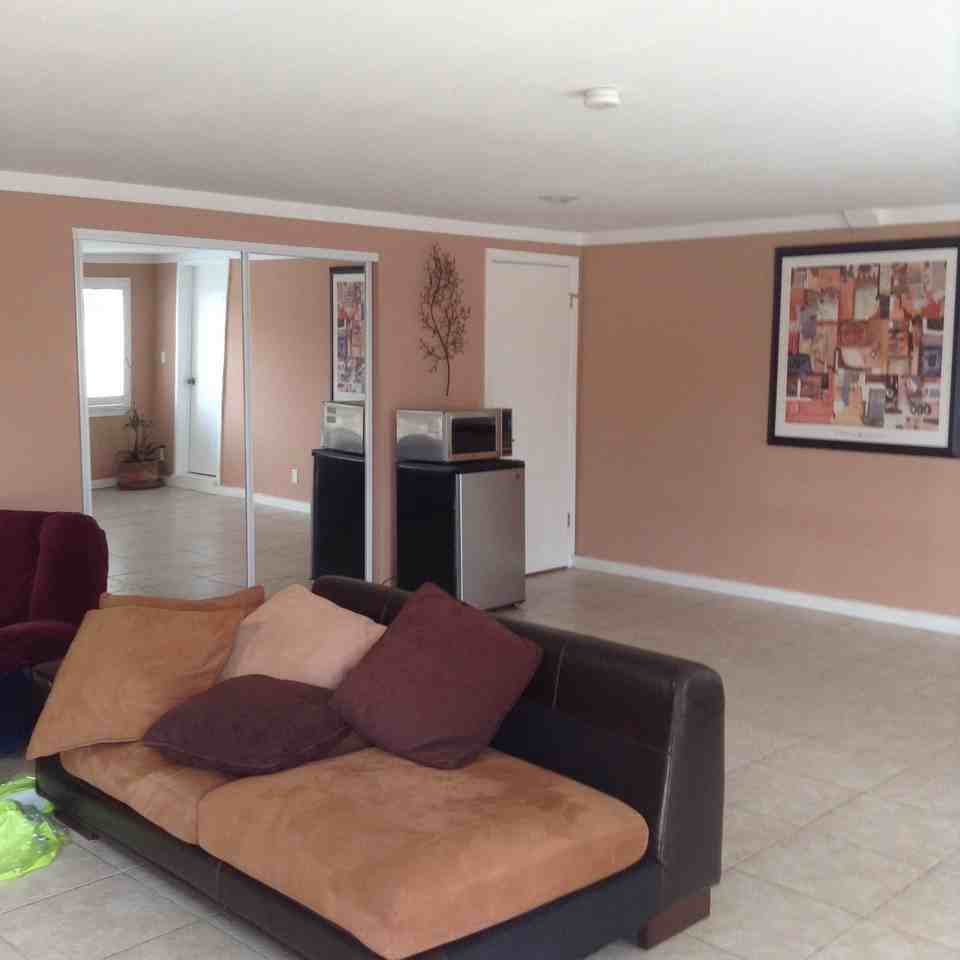 205 San Marino Dr - Photo 2 of 3