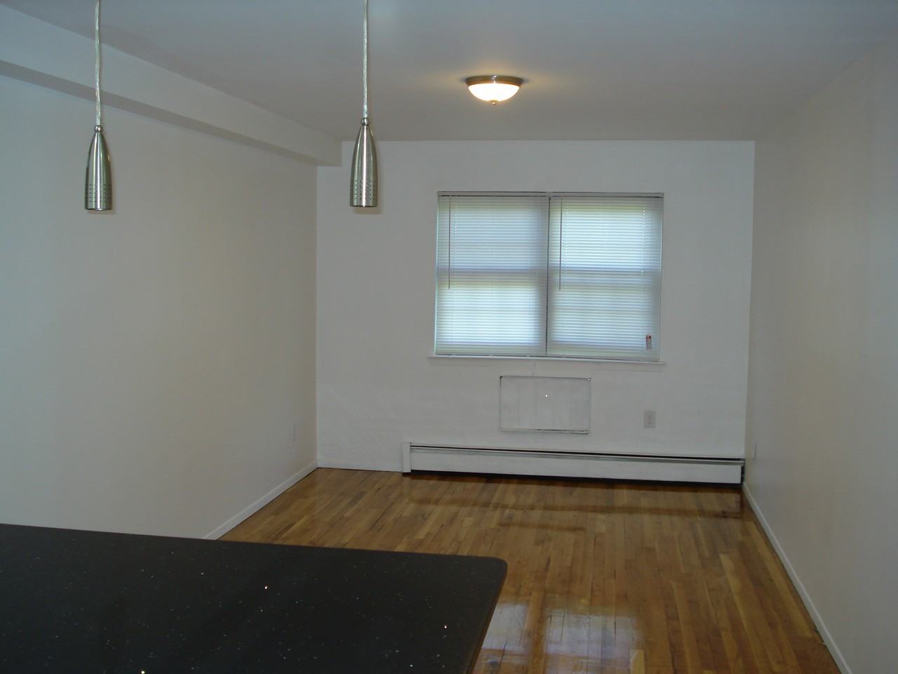 8406 98th St - Photo 3 of 8