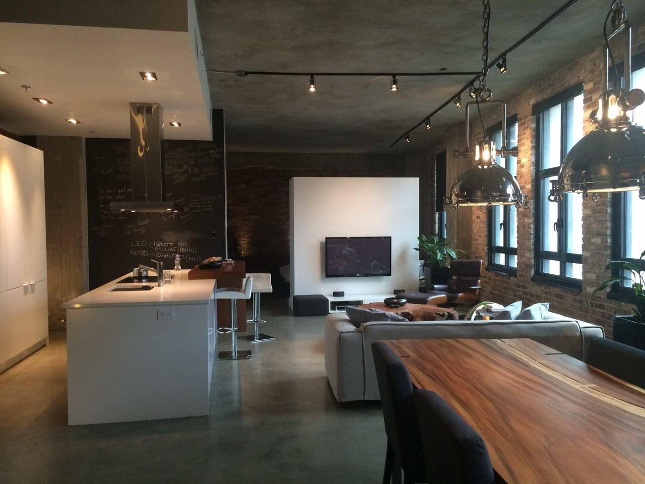 1070 Rue de Bleury #211