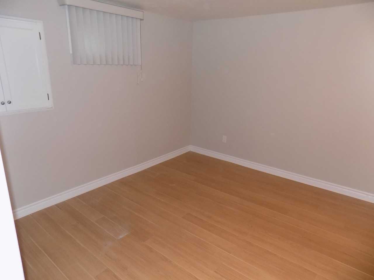 168 Millwood Crescent #B - Photo 3 of 9