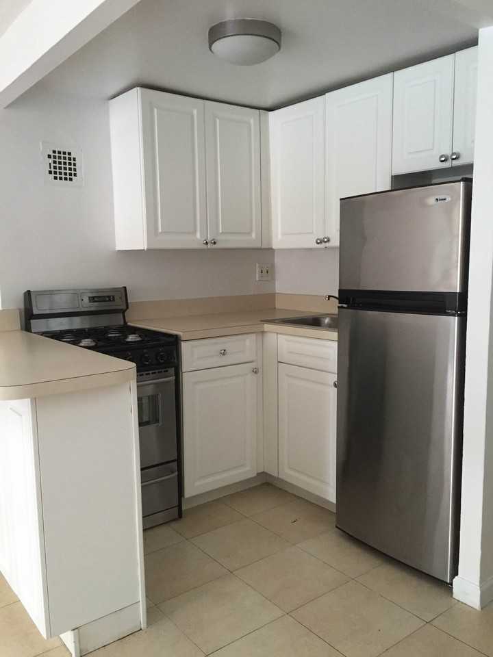 230 E 22nd St #6G - Photo 2 of 4