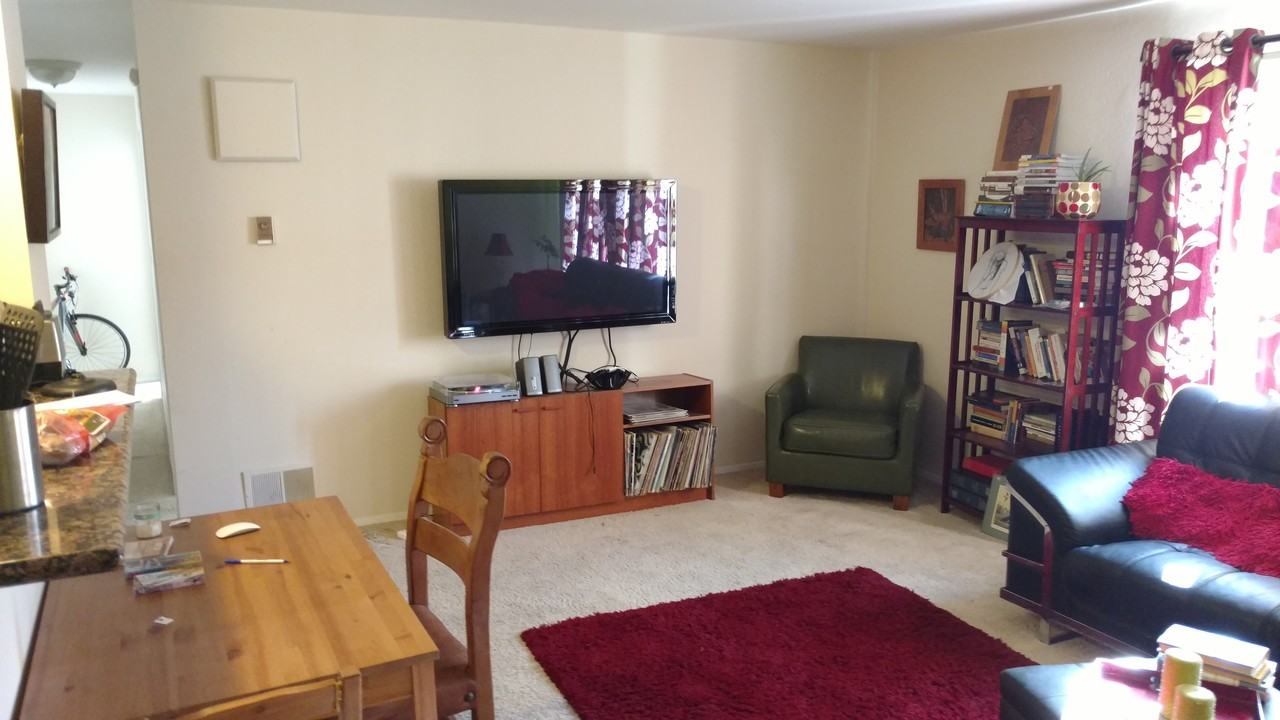 469 Van Buren Ave - Photo 3 of 7