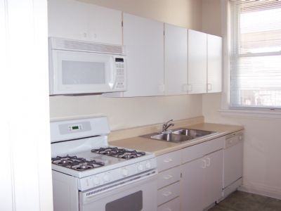 953 W Fletcher St - Photo 2 of 4