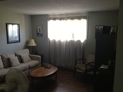 679 Victoria St - Photo 3 of 4