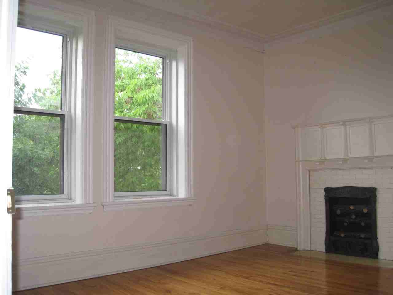 2248 Avenue Regent #1 - Photo 2 of 6