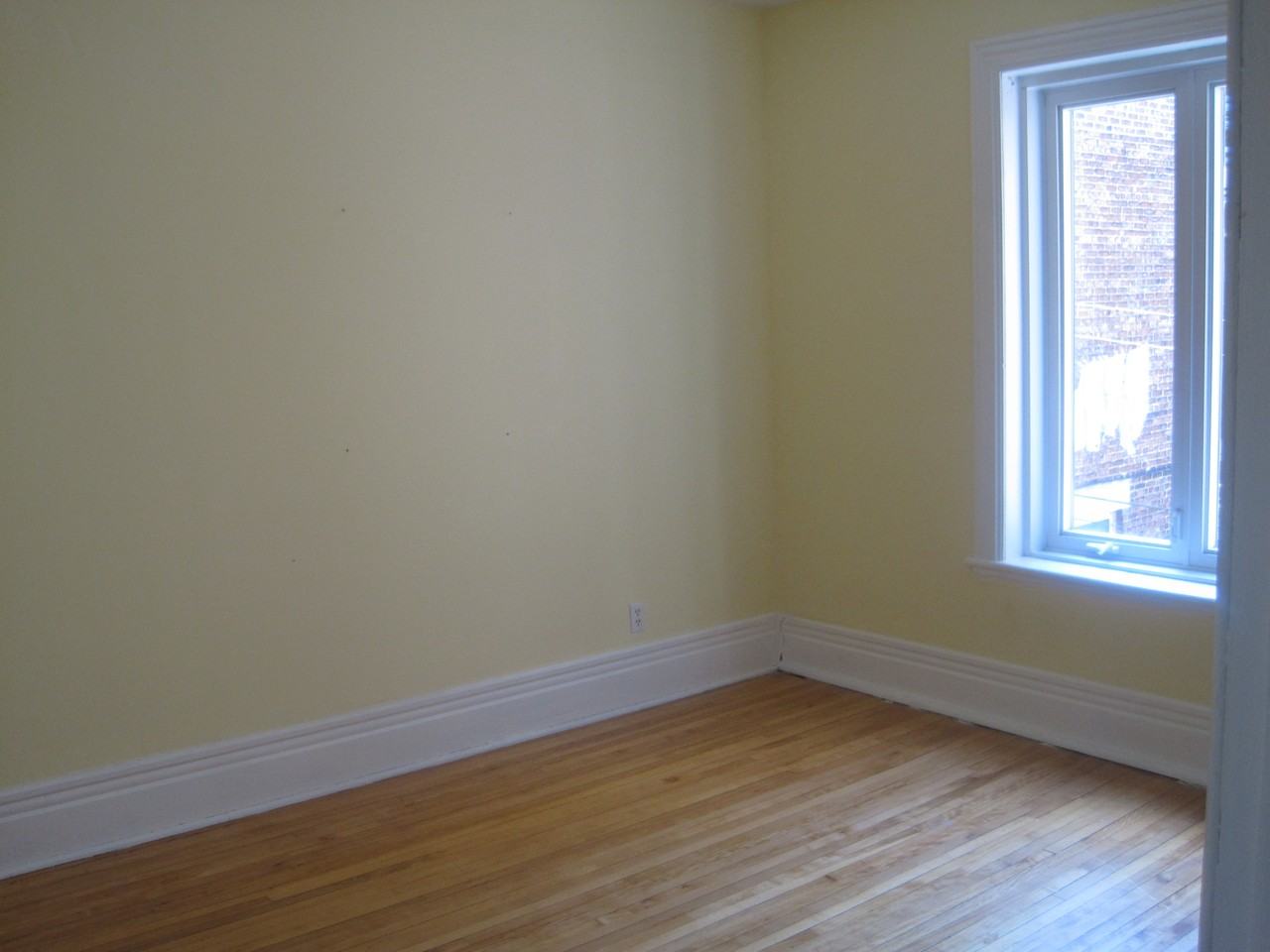 2248 Avenue Regent #1 - Photo 3 of 6