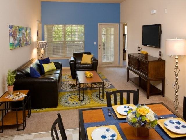 1400 University Ave - Photo 2 of 11