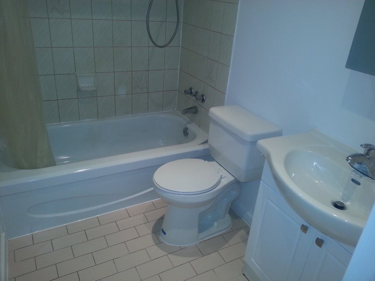 4051 CH St André - Photo 2 of 3