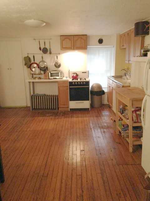 218 Wyckoff Ave - Photo 3 of 6
