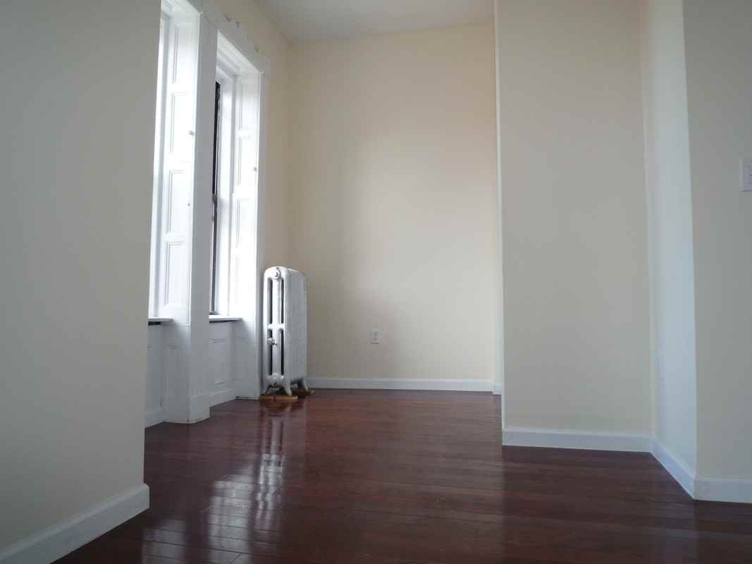 68 Putnam Ave - Photo 3 of 5