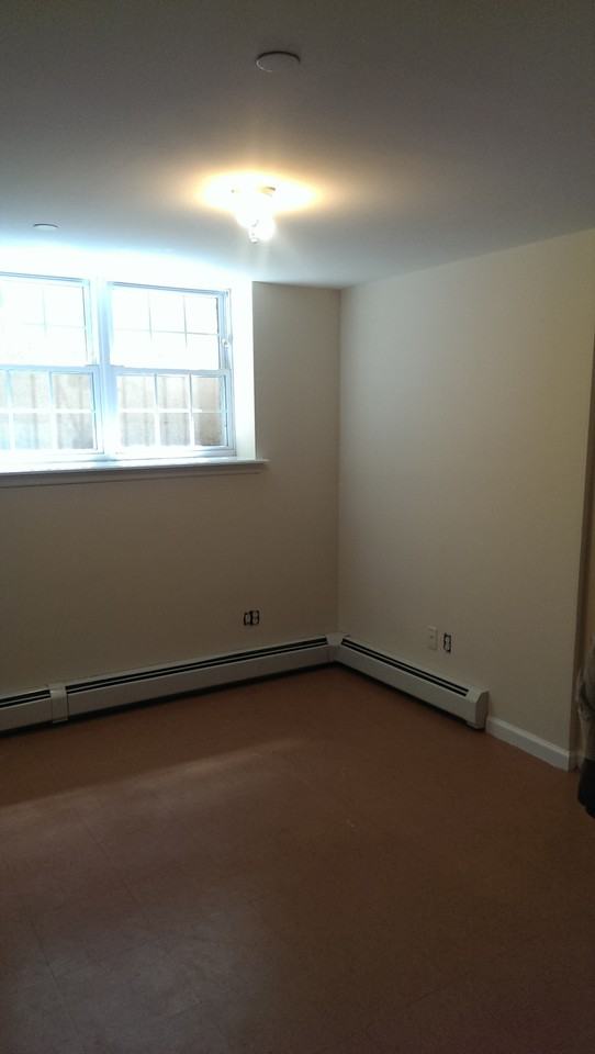 1445 Doris St - Photo 2 of 5