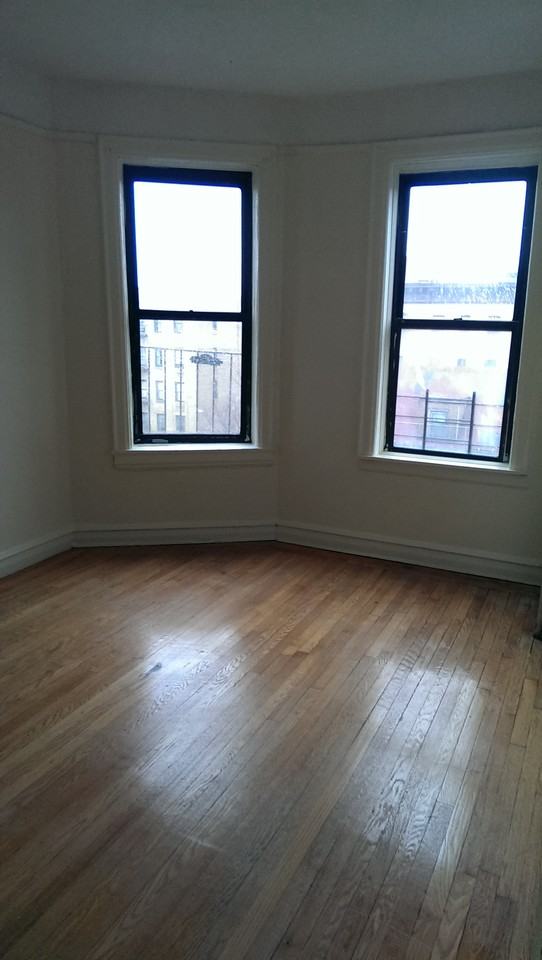 2860 Decatur Ave - Photo 3 of 6