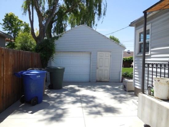 1428 Crandall Ave S - Photo 2 of 3