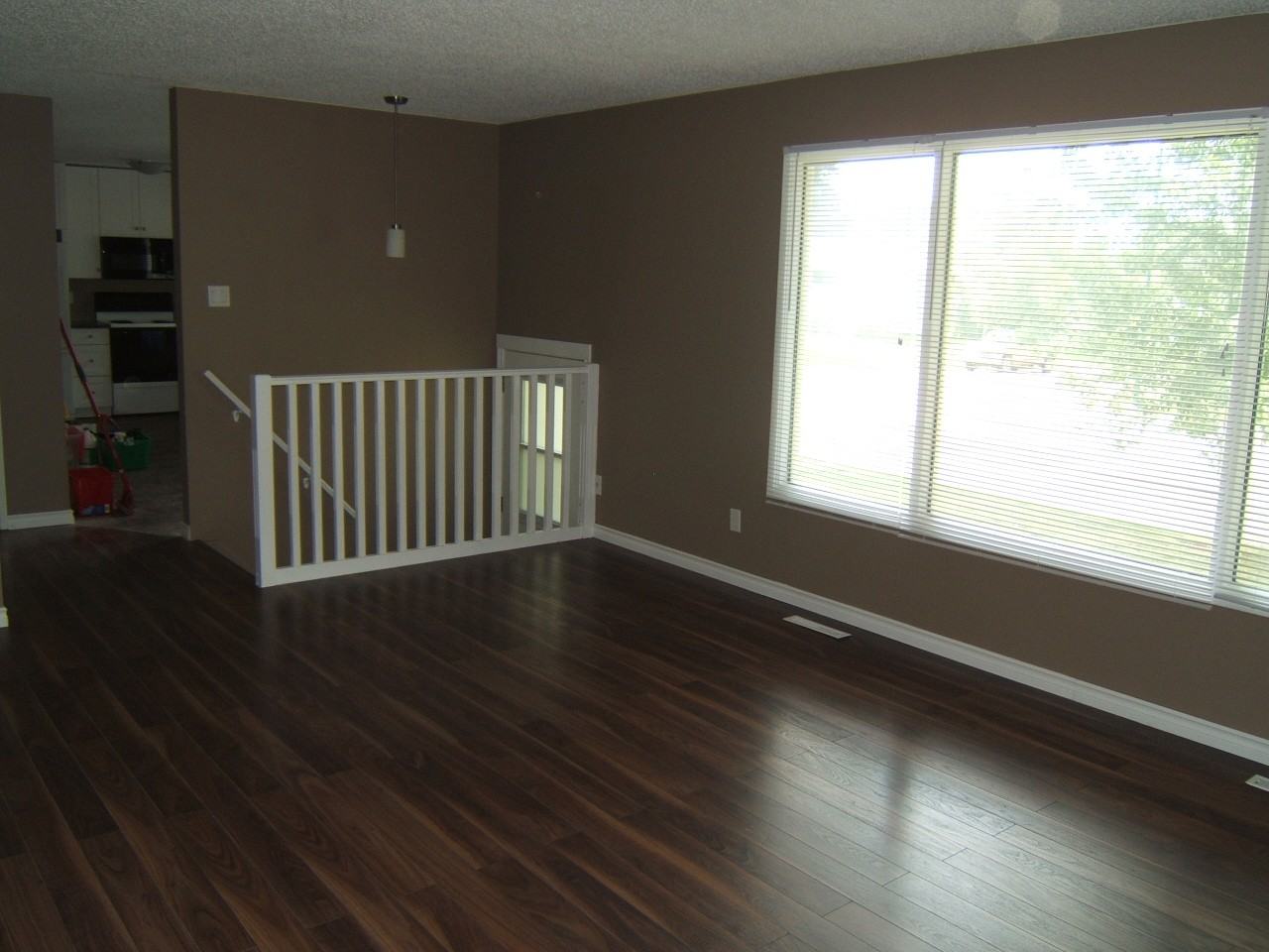 346 Winnipeg Ave S - Photo 3 of 5