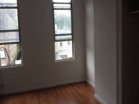 261 20th St 2L - Photo 2 of 5