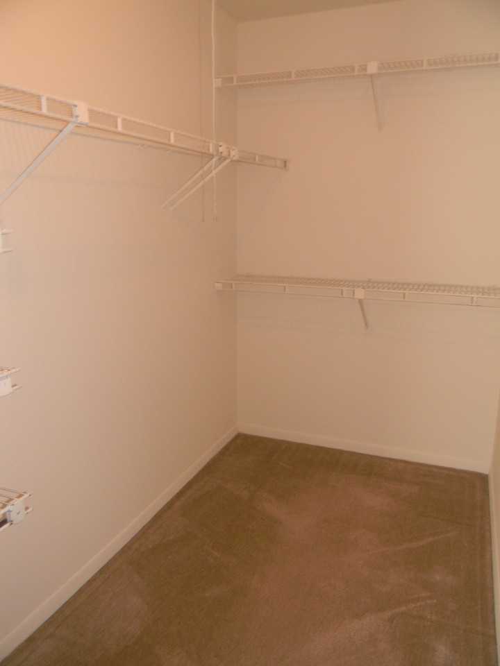 12380 Creek Run Dr 12380J - Photo 3 of 9