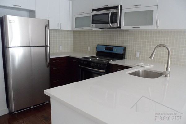 431 Pulaski St - Photo 3 of 5