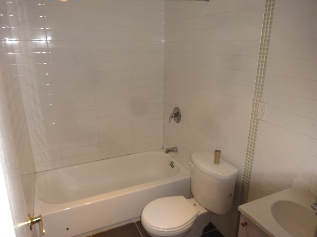 1140 Johns St #19 - Photo 3 of 4
