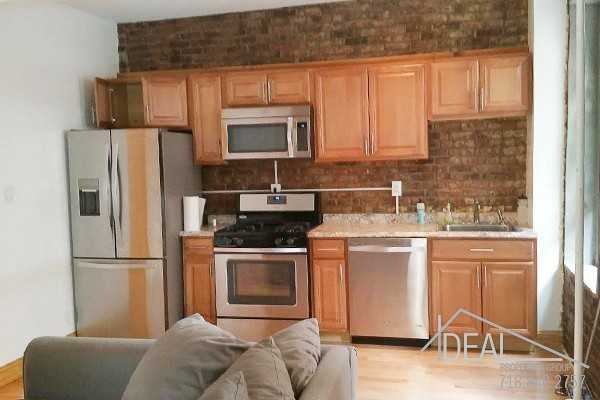 552 Henry St 2 - Photo 2 of 8