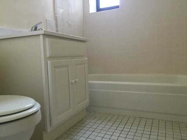 404 Riverdale Ave 2C - Photo 2 of 10