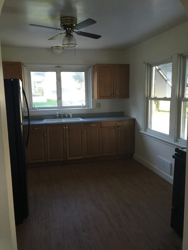 205 N Pleasant Ave - Photo 2 of 9