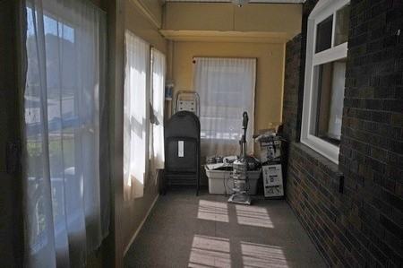 36 Robert St - Photo 3 of 11