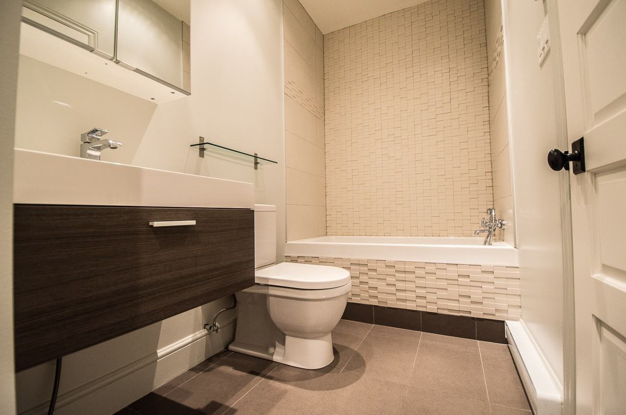 203 Rue Villeneuve O - Photo 3 of 13