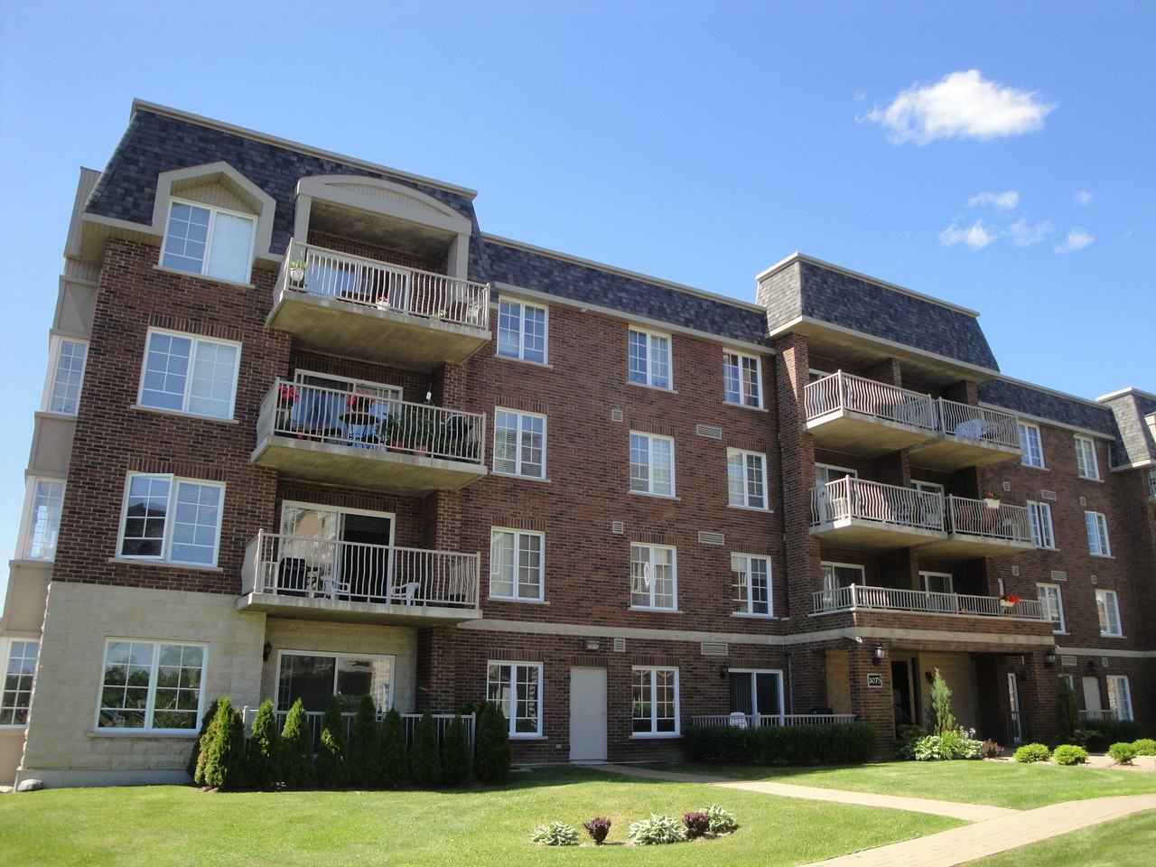 3075 Avenue Ernest Hemingway 405, Montréal, QC H4R 2 Bedroom Apartment