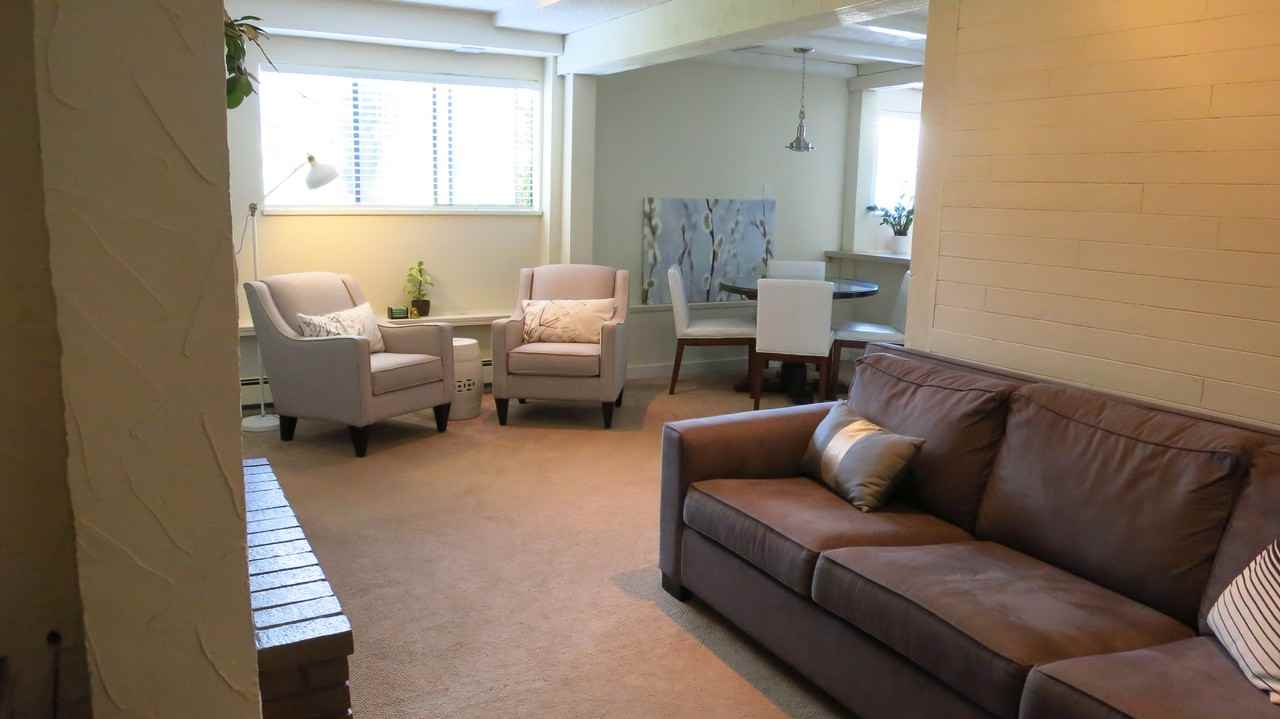 995 Calverhall St - Photo 3 of 6