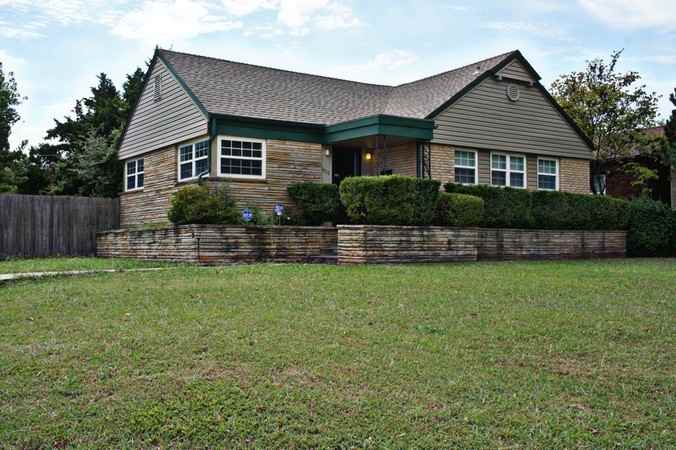 900 NW 49th St - Photo 2 of 8