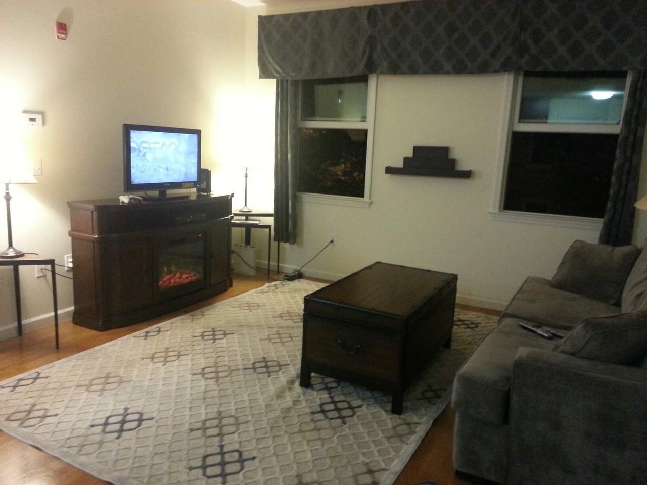 323 Fairfield Ave - Photo 2 of 4