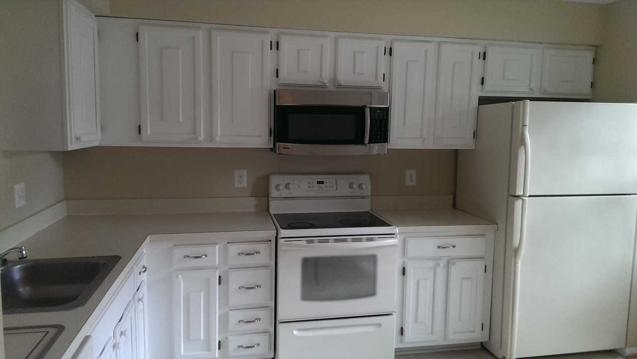 24 Lyndhurst Ct - Photo 3 of 9