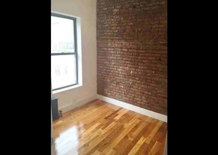 70 University Pl - Photo 2 of 4