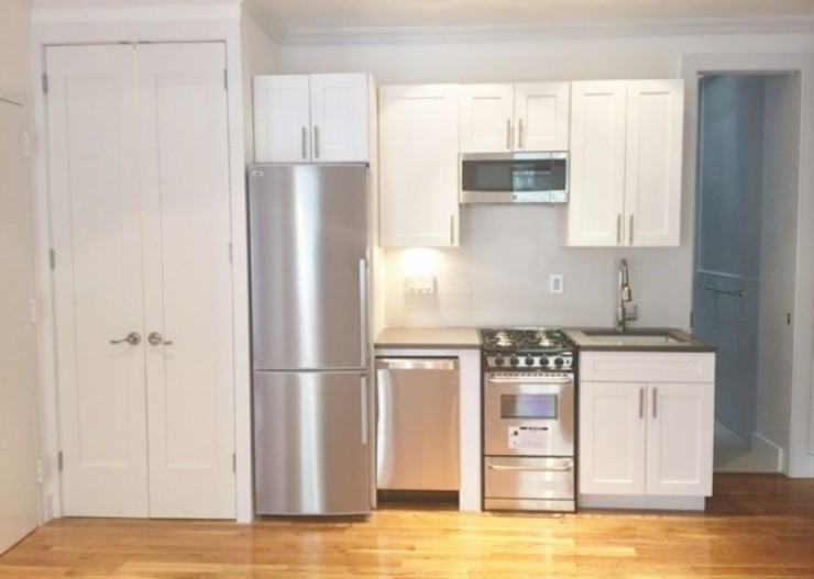 70 University Pl - Photo 3 of 4