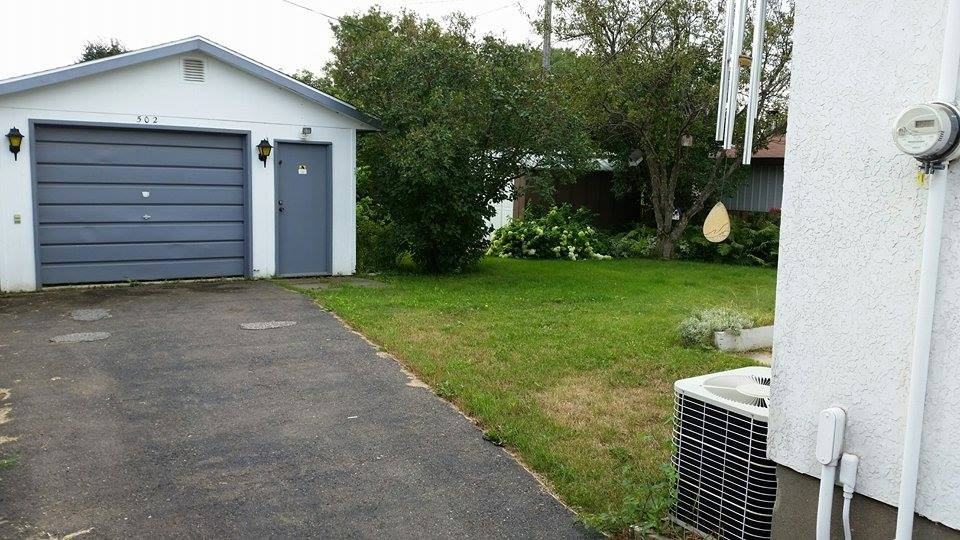 502 Victoria Ave W - Photo 3 of 10