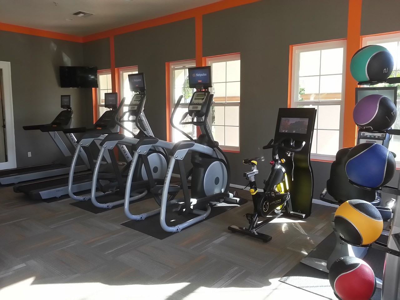 1500 Lombard St - Photo 2 of 9