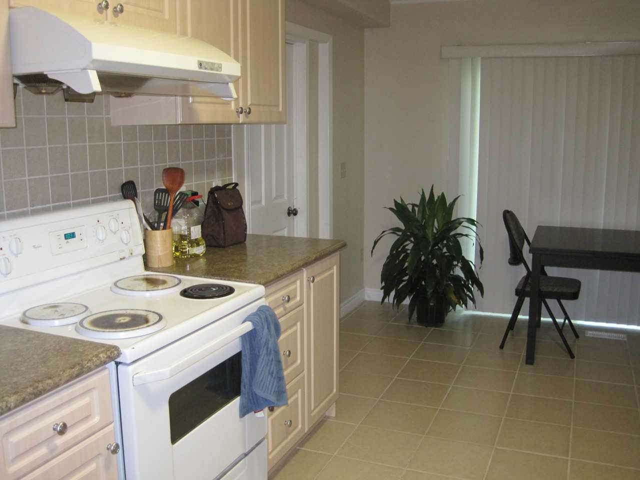 121 University Ave E - Photo 3 of 10