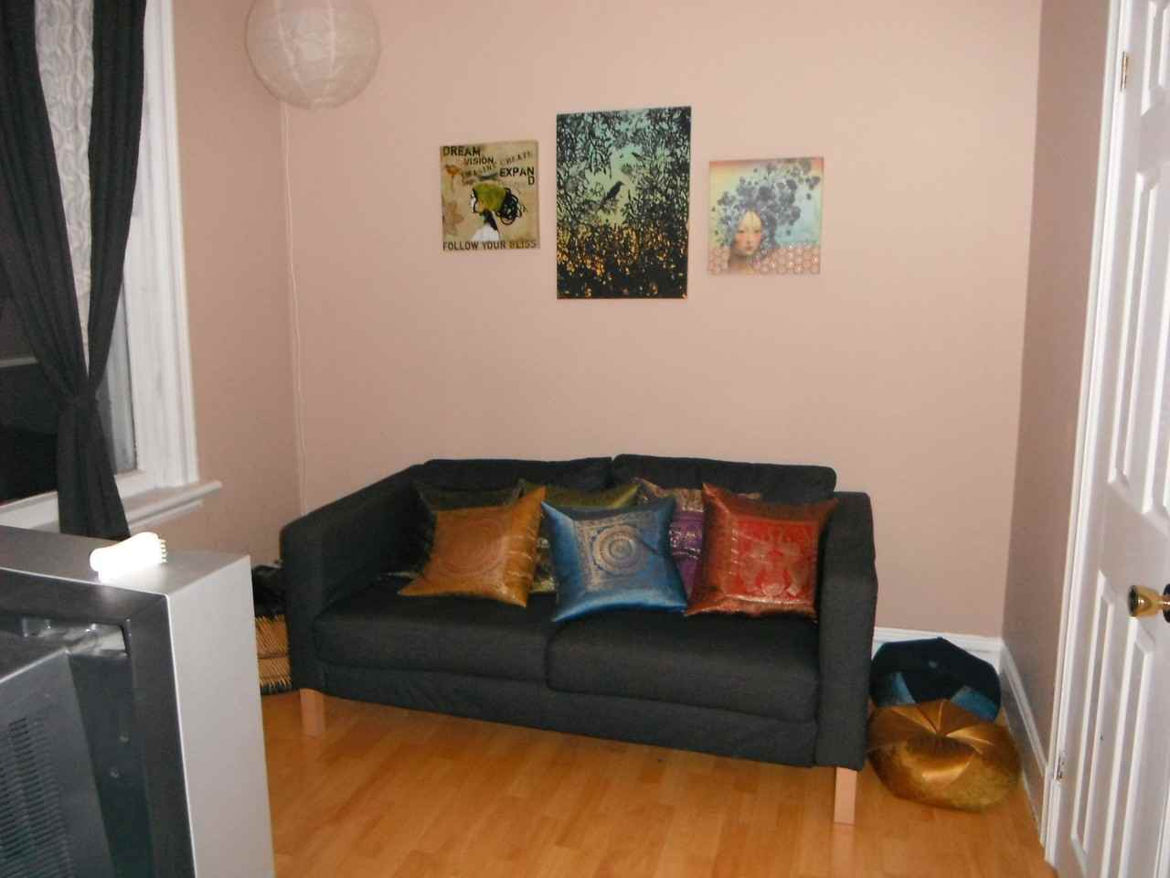 1028 Gladstone Ave - Photo 2 of 5