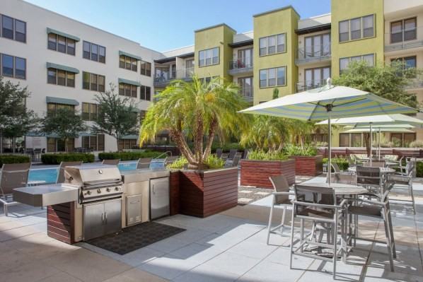 1101 W 6th St - Photo 2 of 4