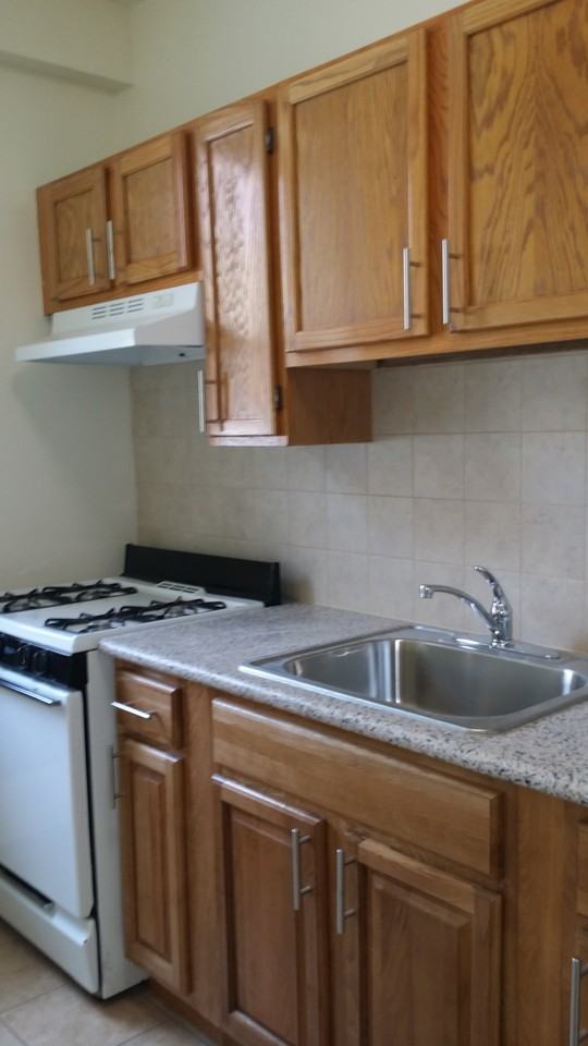 194 Tompkins Ave - Photo 2 of 7