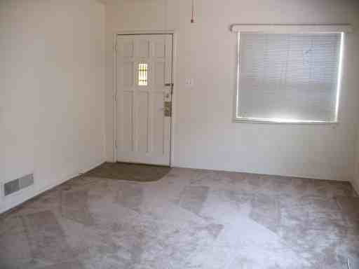 605 N Swan Rd - Photo 3 of 5