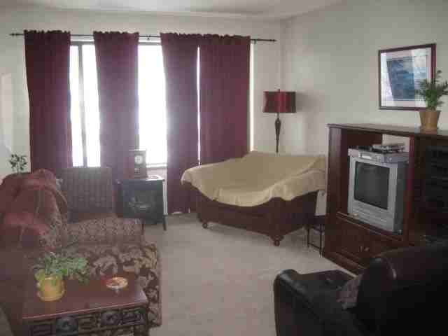 1487 Hillside Pl - Photo 2 of 8