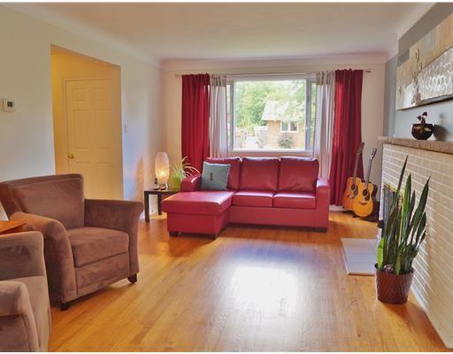 790 Claude Ave - Photo 2 of 7