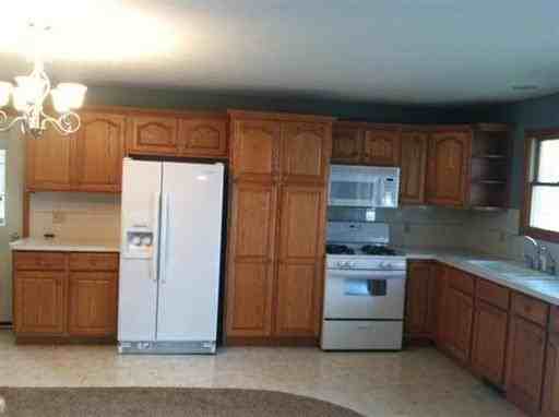 16833 Shawano Dr NE - Photo 3 of 7