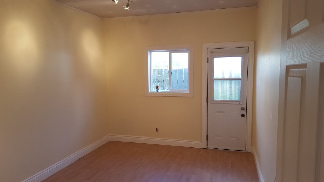 147 South Bend Rd E - Photo 2 of 6