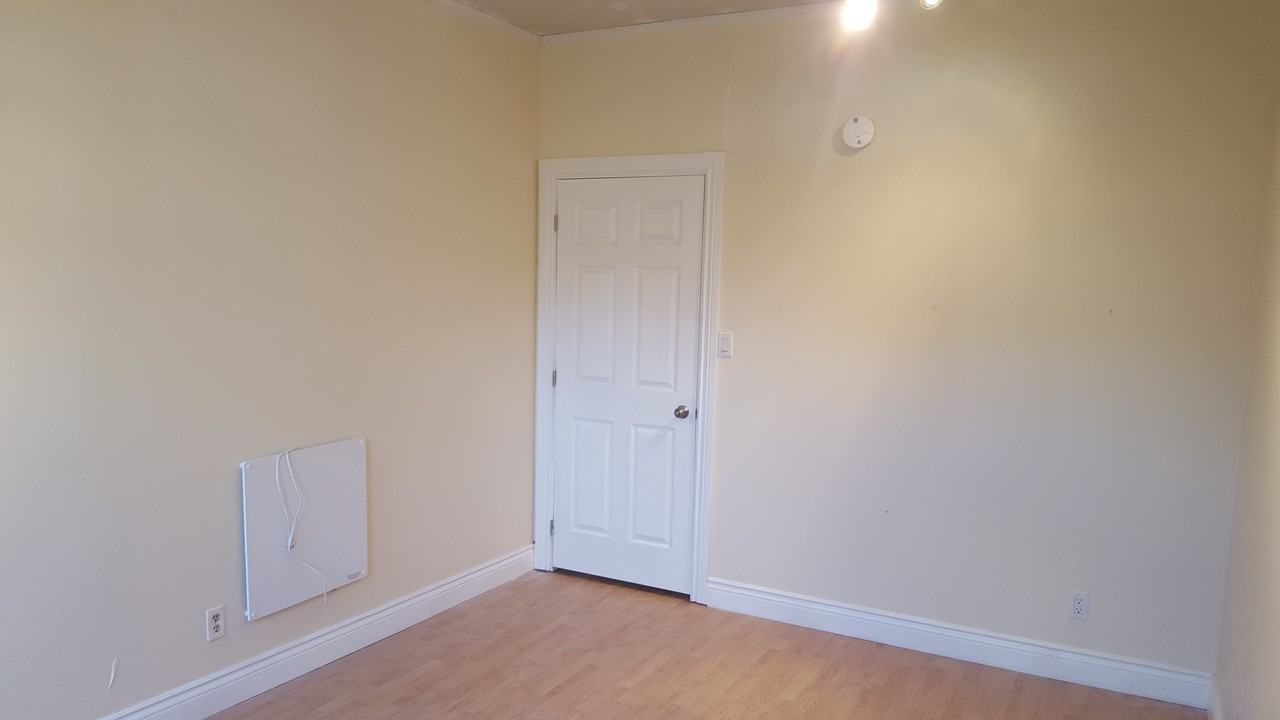 147 South Bend Rd E - Photo 3 of 6