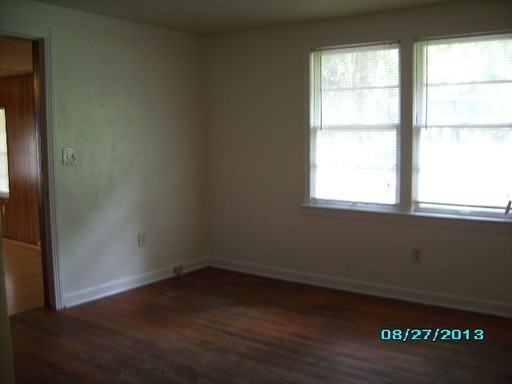 209 SE 48th St - Photo 3 of 8