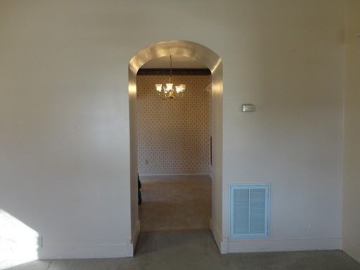 264 Lindsay St - Photo 2 of 11